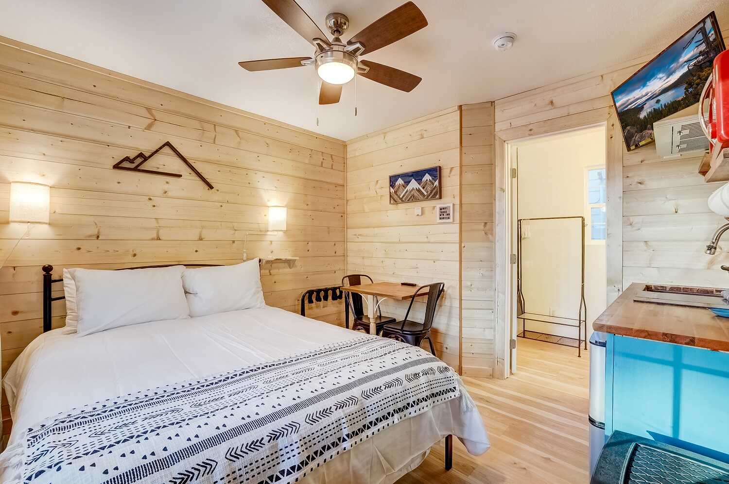 Image of Bed inside Tahoe Mountain Inn